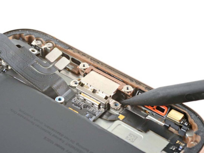 Замена разъема зарядки iPhone 16 Pro Замена разъема зарядки iPhone 16 Pro