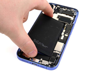 Замена аккумулятора iPhone 16 (оригинал) Замена аккумулятора iPhone 16 (оригинал)