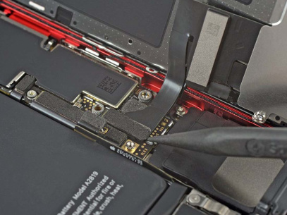 Замена нижнего динамика iPhone SE 2022 Замена нижнего динамика iPhone SE 2022