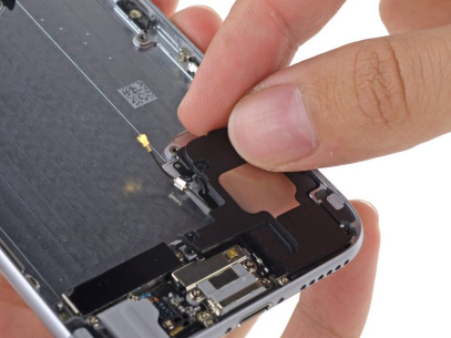 Замена нижнего микрофона iPhone 6 Замена нижнего микрофона iPhone 6