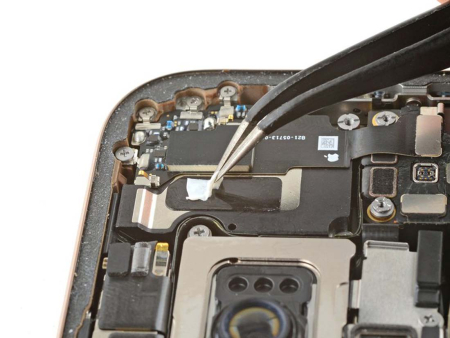 Ремонт материнской платы iPhone 16 Pro Ремонт материнской платы iPhone 16 Pro