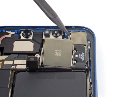 Замена основной камеры iPhone 13 mini Замена основной камеры iPhone 13 mini