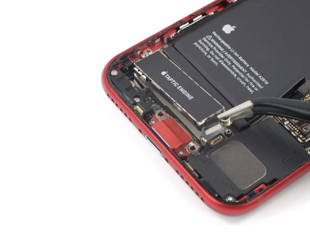 Замена вибромотора iPhone SE 2022 Замена вибромотора iPhone SE 2022