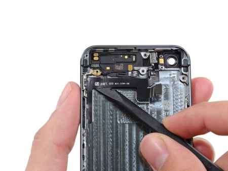 Замена верхнего шлейфа iPhone 5s (боковые кнопки) Замена верхнего шлейфа iPhone 5s (боковые кнопки)