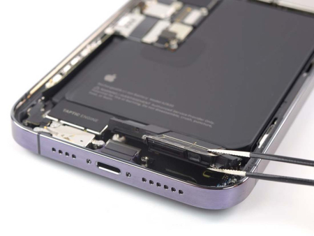 Замена нижнего микрофона iPhone 14 Pro Max Замена нижнего микрофона iPhone 14 Pro Max