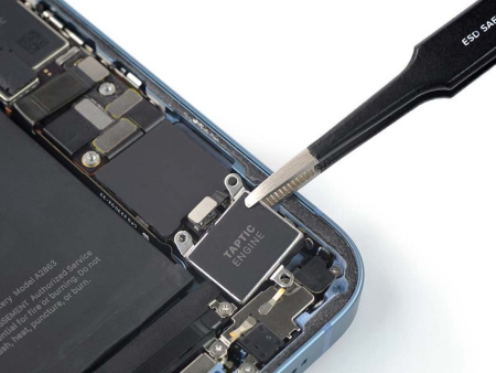 Замена вибромотора iPhone 14 Plus Замена вибромотора iPhone 14 Plus